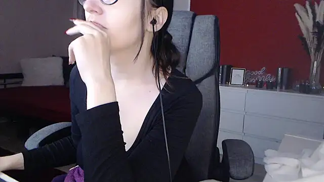 Alina_Lamour's cam snapshot