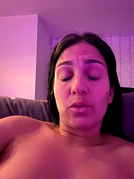 LaPetiteKim live sex cam