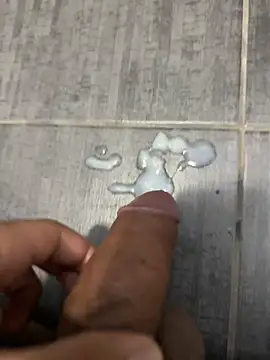 Pussylover_32's cam snapshot