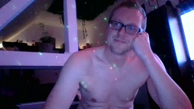 NewbeeNude88's web cam