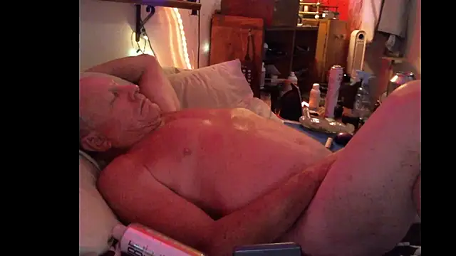 Pussyeat2please's cam snapshot