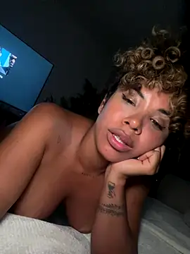 Brunettexio live sex cam