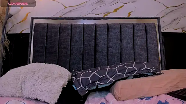 emma_bloom_'s cam snapshot