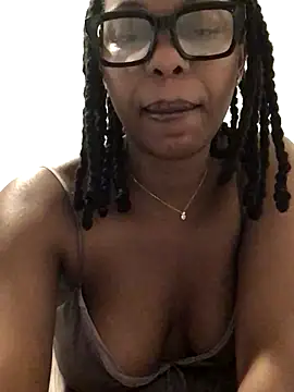 CurvyGoddessXxx's cam snapshot