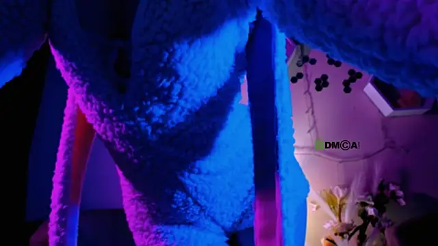 liana_kisses's cam snapshot