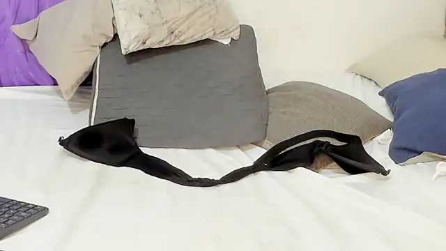 lilybaudyn_'s cam snapshot