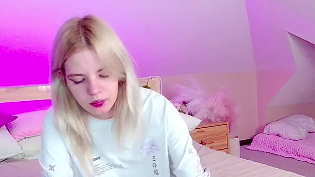 Erica_Elnak's cam snapshot