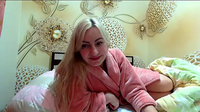 Yourrealgirl's cam snapshot