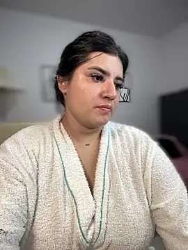 horny_roomiess's cam snapshot