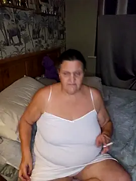 MissQueenBeex's cam snapshot