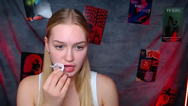 MademoiselleCl's cam snapshot