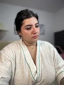 horny_roomiess's cam snapshot