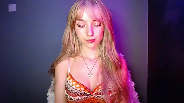 LuciaYoung's cam snapshot