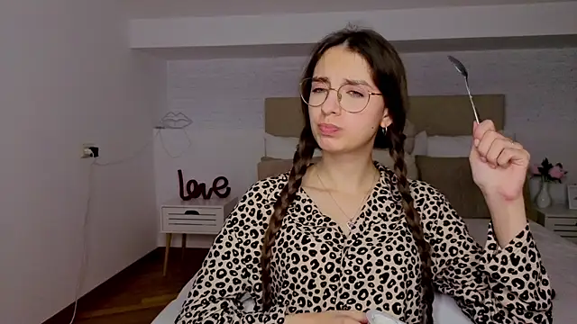 Real_cutie1's cam snapshot