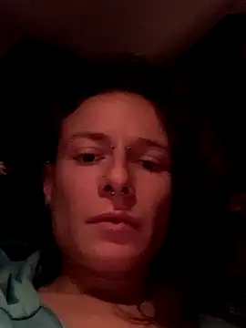 GoldenPussy1329's cam snapshot