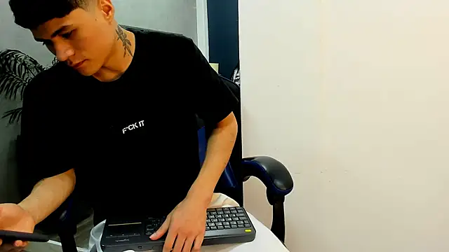 roan_birkin's cam snapshot