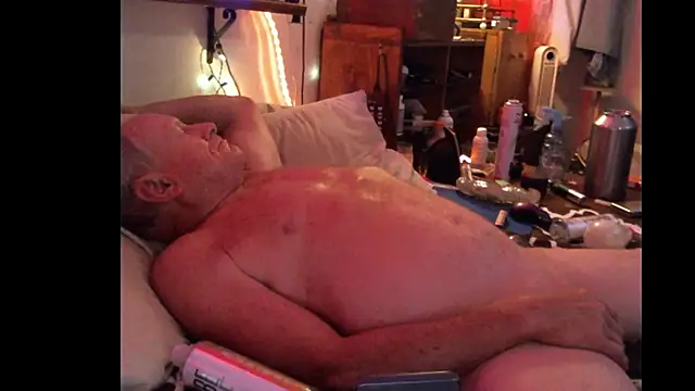 Pussyeat2please's cam snapshot