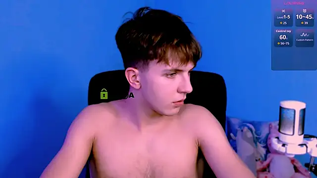 travis_wolf_'s cam snapshot