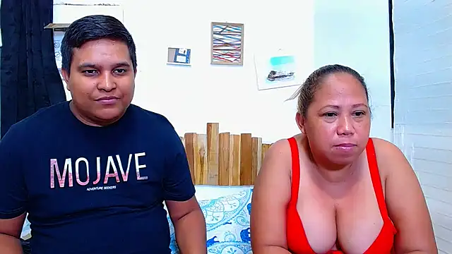 lucasandSofi's cam snapshot