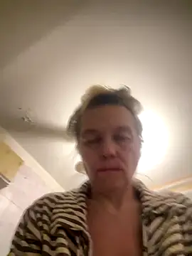 Suzanele's cam snapshot