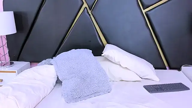 MilanZaire live sex cam