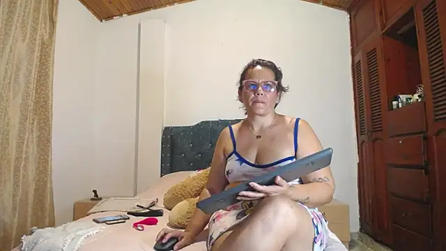 sofiamature01's cam snapshot