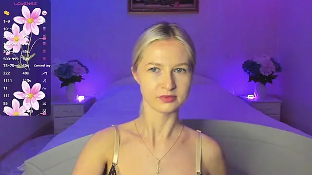 Julie_Blaze's cam snapshot