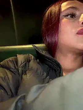 Emilyy-18's cam snapshot