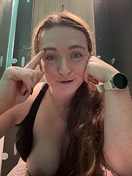 BustyBonnieUK live sex cam