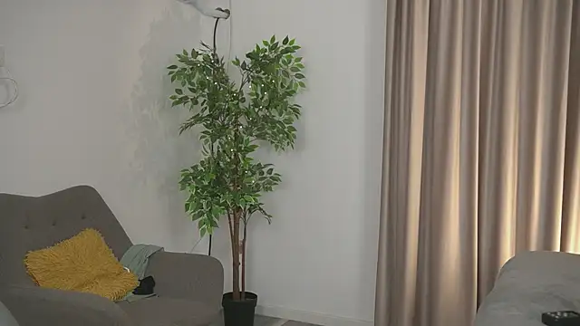 Alyonaqueen_ live sex cam