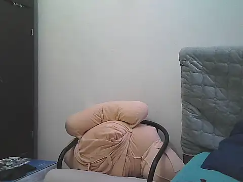 AlphaLatinoBear's cam snapshot