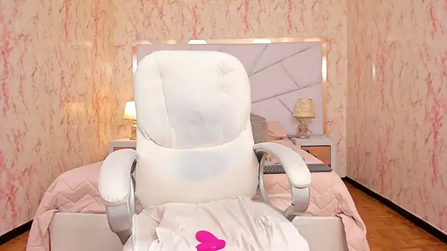 Emily_Whinfre's cam snapshot