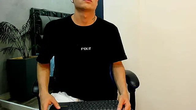 roan_birkin's cam snapshot