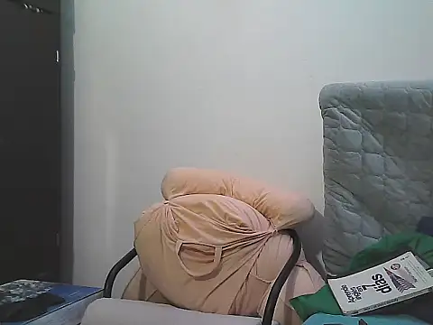 AlphaLatinoBear's cam snapshot