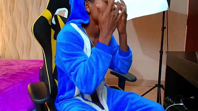 Boy_savoy's cam snapshot