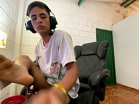 Max_TheHorseDick live sex cam