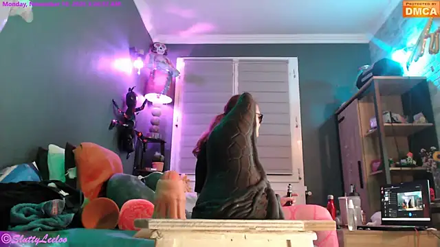 MissSluttyLeeloo's cam snapshot