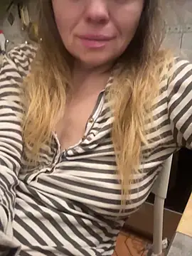 Suzanele's cam snapshot