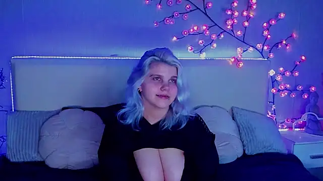 JoannLowe's cam snapshot