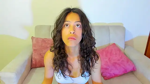 emily_jonessxx's cam snapshot