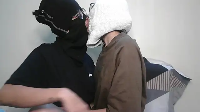 NaughtyThrouple007's cam snapshot