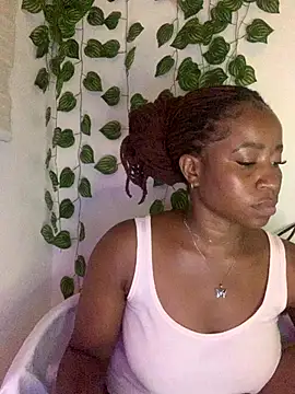 MISSMAYMADMYDAY's cam snapshot