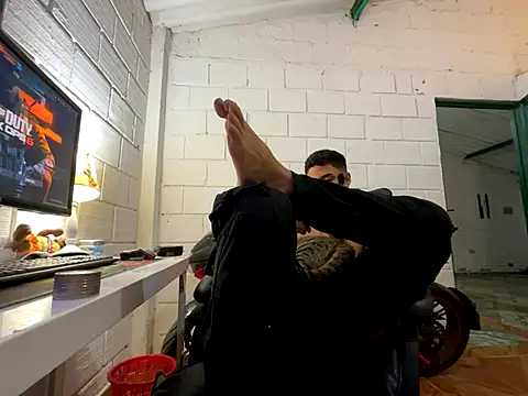 Max_TheHorseDick live sex cam