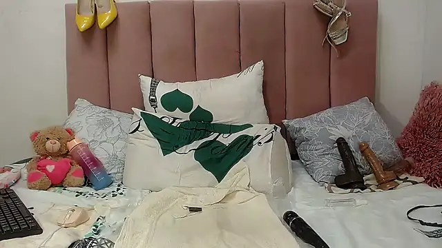 RoundaAssx22's cam snapshot