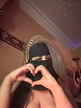 Queentaraf999 live sex cam