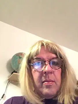 simone_xdressing's cam snapshot