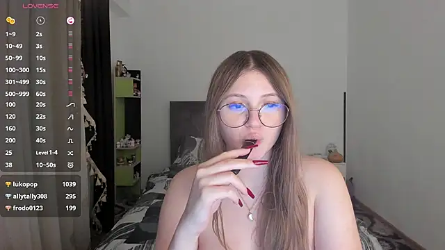 ChloeCrush's cam snapshot