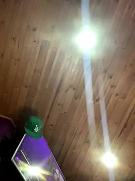 Emilyy-18's cam snapshot