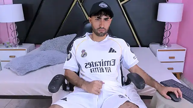 MilanZaire's cam snapshot