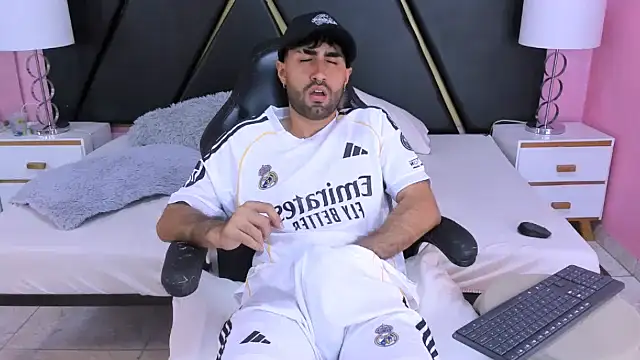 MilanZaire live sex cam